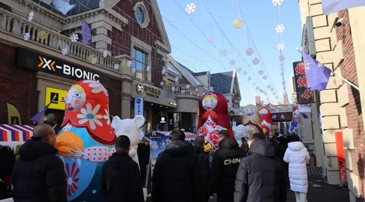 九游体育：第八届吉林雪博会开幕“吉林雪街”开街迎客！(图14)