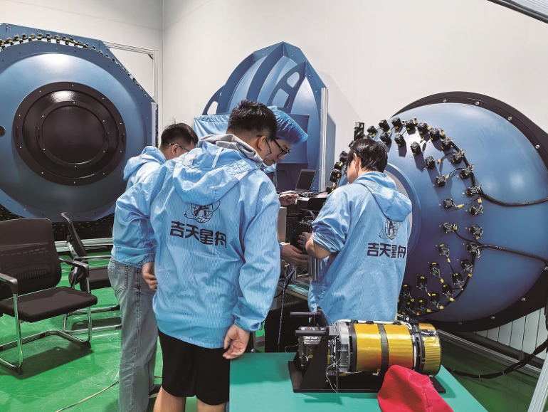 乘“光”而上正当时——长春市开发区改革发展暨中国光电城项目建设推进大会侧记(图3)