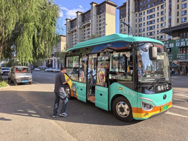 梅河口市:“梅”好小巴扬帆启航共绘城市民生出行新图景(图2)