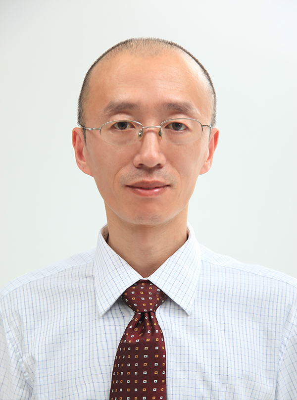 荆宏:1968年10月生.中国摄影家协会理事,中国摄影著作权保护协会理事